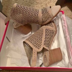 Vince Camuto ladies sandals
